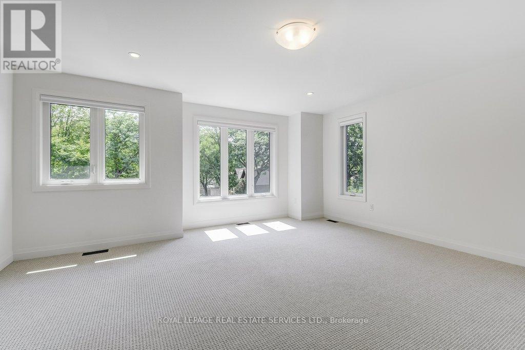 1217 Oxford Avenue, Oakville, Ontario  L6H 1S4 - Photo 22 - W12488644