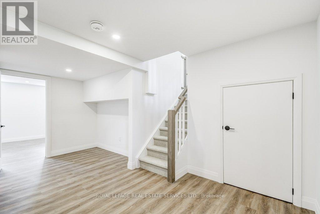 1217 Oxford Avenue, Oakville, Ontario  L6H 1S4 - Photo 30 - W12488644