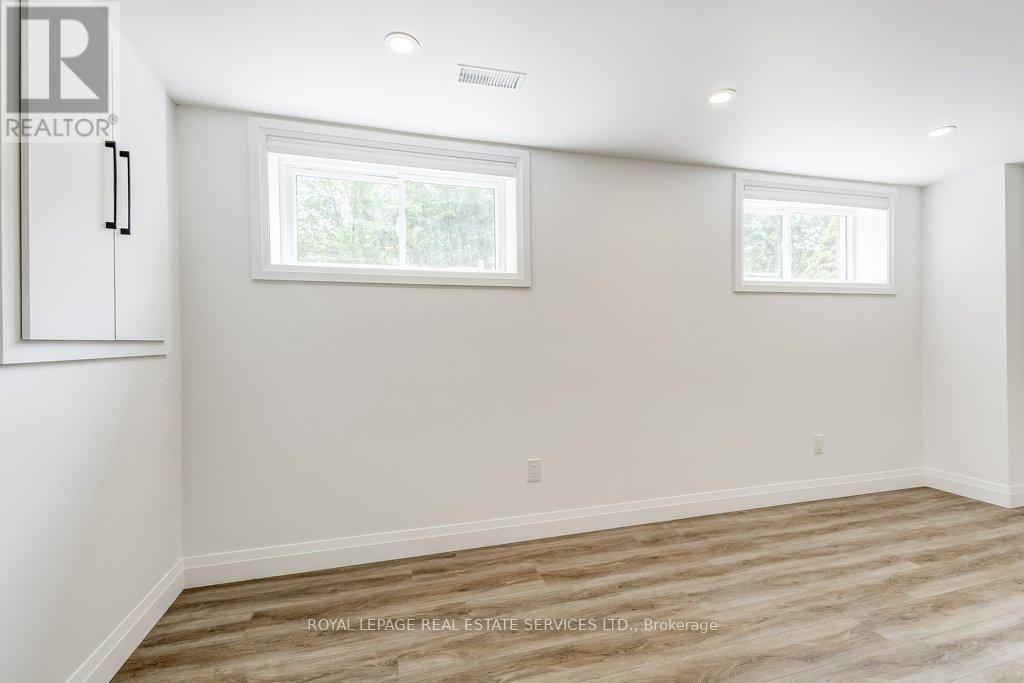 1217 Oxford Avenue, Oakville, Ontario  L6H 1S4 - Photo 31 - W12488644