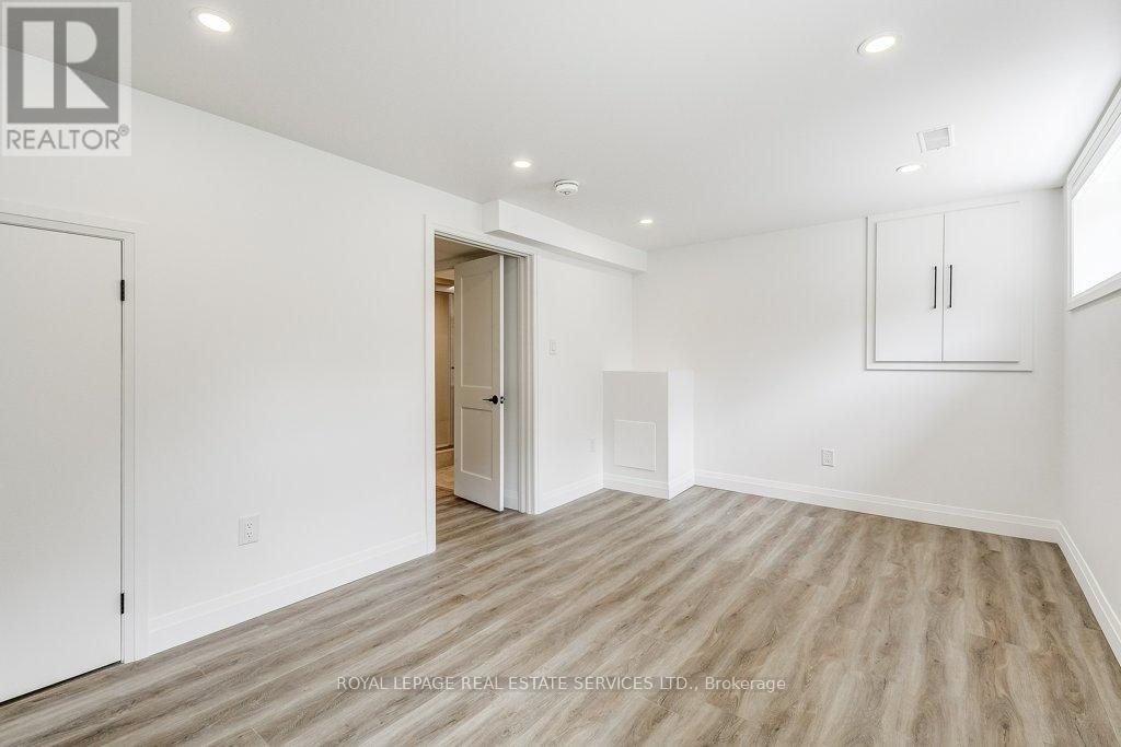 1217 Oxford Avenue, Oakville, Ontario  L6H 1S4 - Photo 33 - W12488644