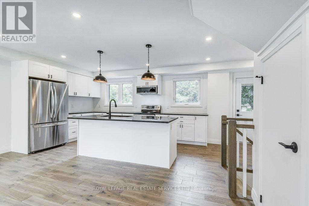 1217 Oxford Avenue, Oakville, Ontario  L6H 1S4 - Photo 9 - W12488644