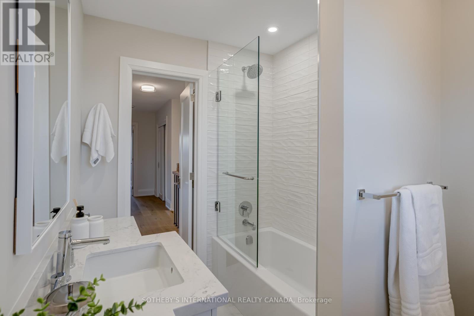 34 Euphrasia Drive, Toronto, Ontario  M6B 3V9 - Photo 33 - W12488660