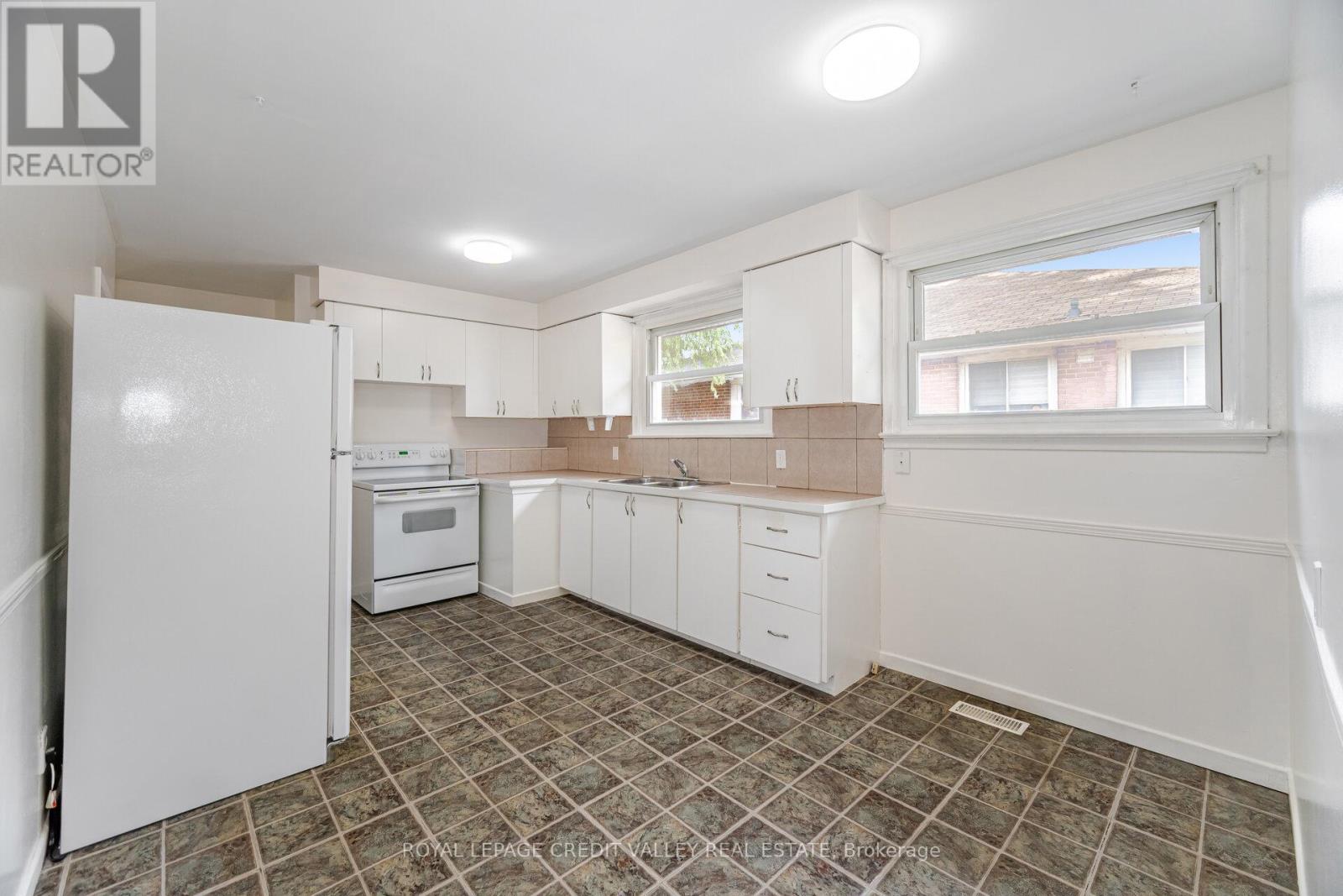 36 Autumn Boulevard, Brampton, Ontario  L6T 2V9 - Photo 11 - W12488674