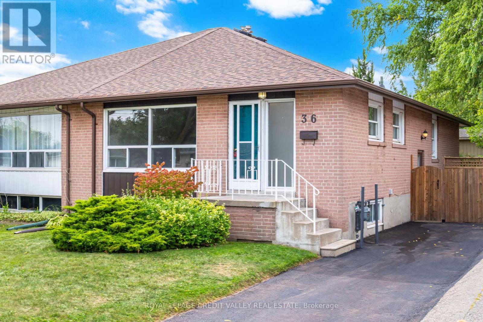 36 Autumn Boulevard, Brampton, Ontario  L6T 2V9 - Photo 3 - W12488674