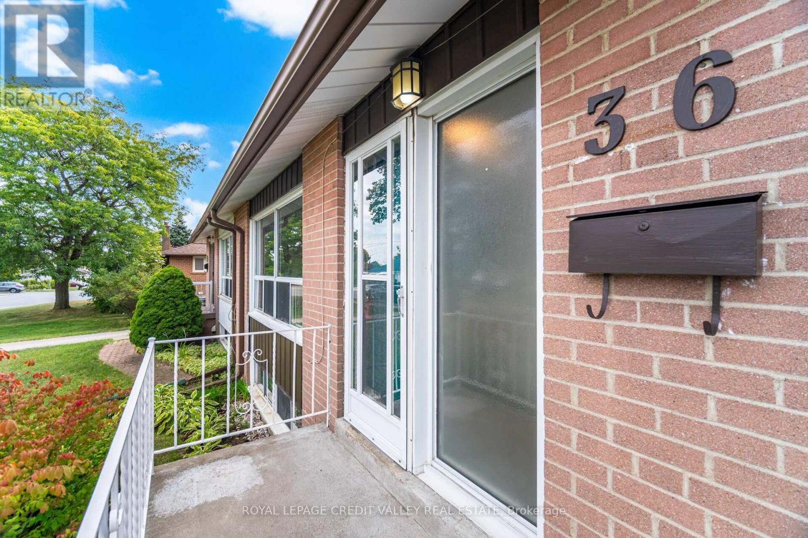 36 Autumn Boulevard, Brampton, Ontario  L6T 2V9 - Photo 5 - W12488674