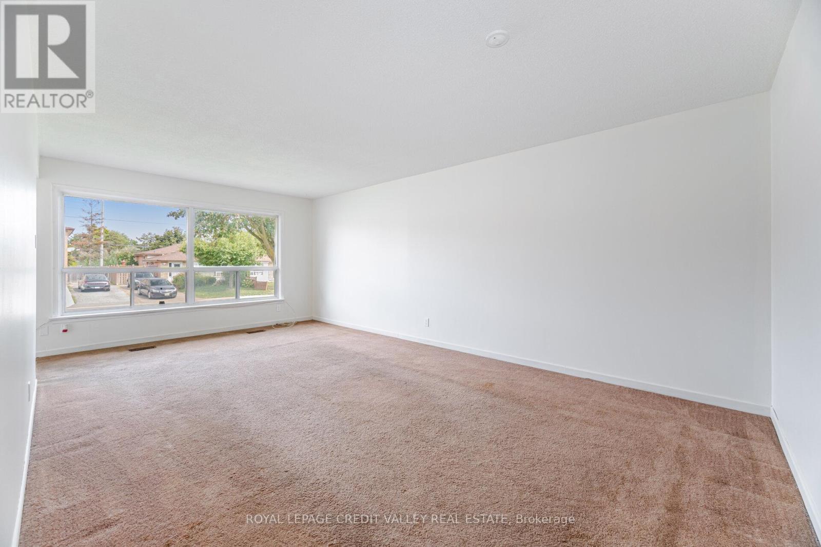 36 Autumn Boulevard, Brampton, Ontario  L6T 2V9 - Photo 7 - W12488674