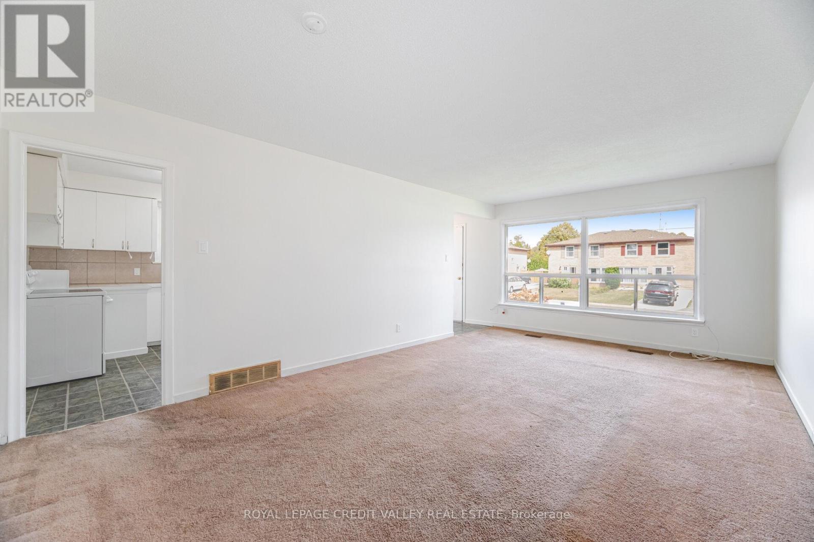 36 Autumn Boulevard, Brampton, Ontario  L6T 2V9 - Photo 8 - W12488674