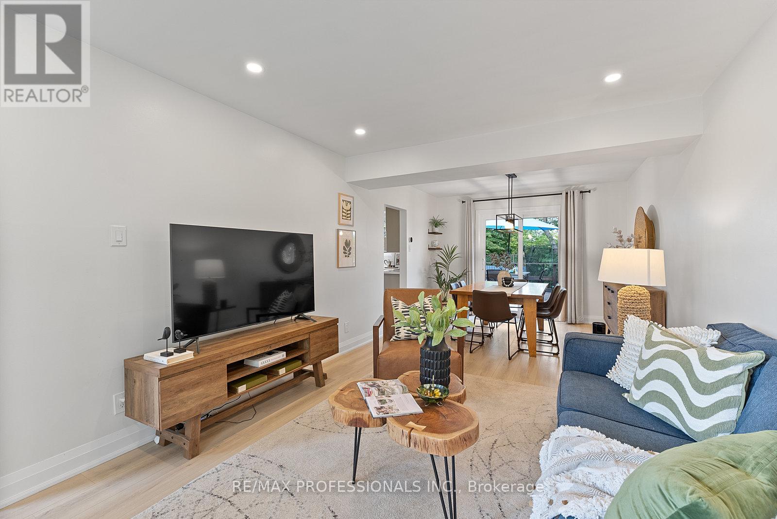 18 Lavington Drive, Toronto, Ontario  M9R 2G9 - Photo 10 - W12488680