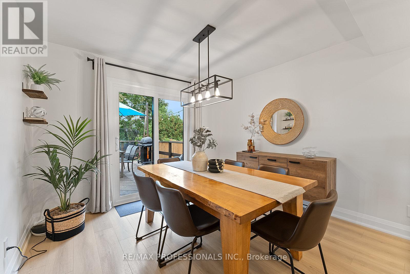 18 Lavington Drive, Toronto, Ontario  M9R 2G9 - Photo 14 - W12488680