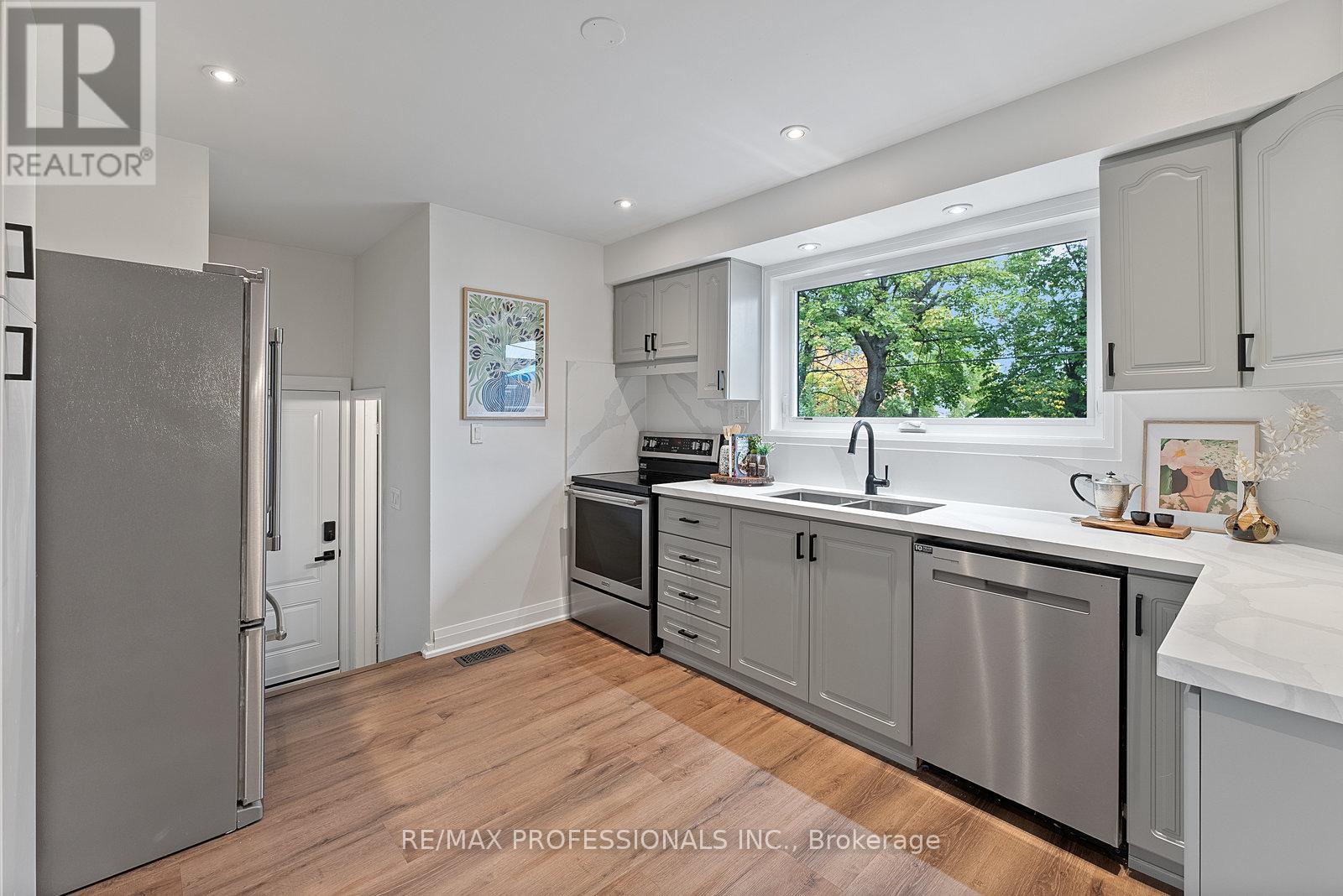 18 Lavington Drive, Toronto, Ontario  M9R 2G9 - Photo 18 - W12488680