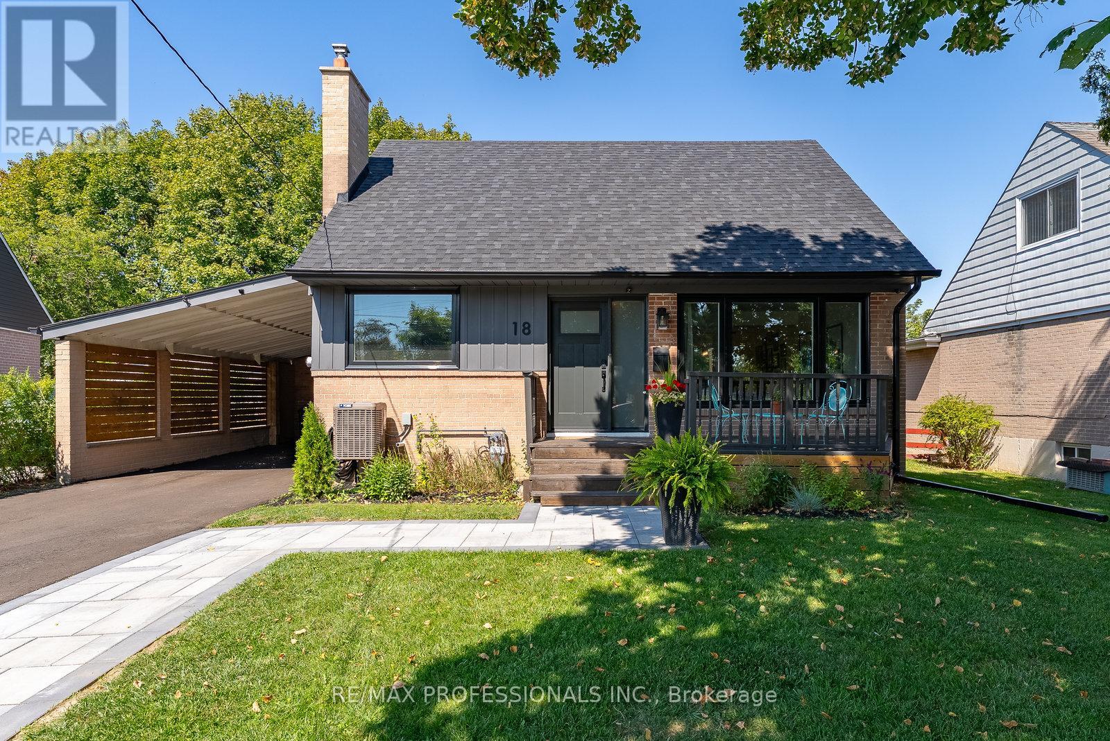 18 Lavington Drive, Toronto, Ontario  M9R 2G9 - Photo 2 - W12488680
