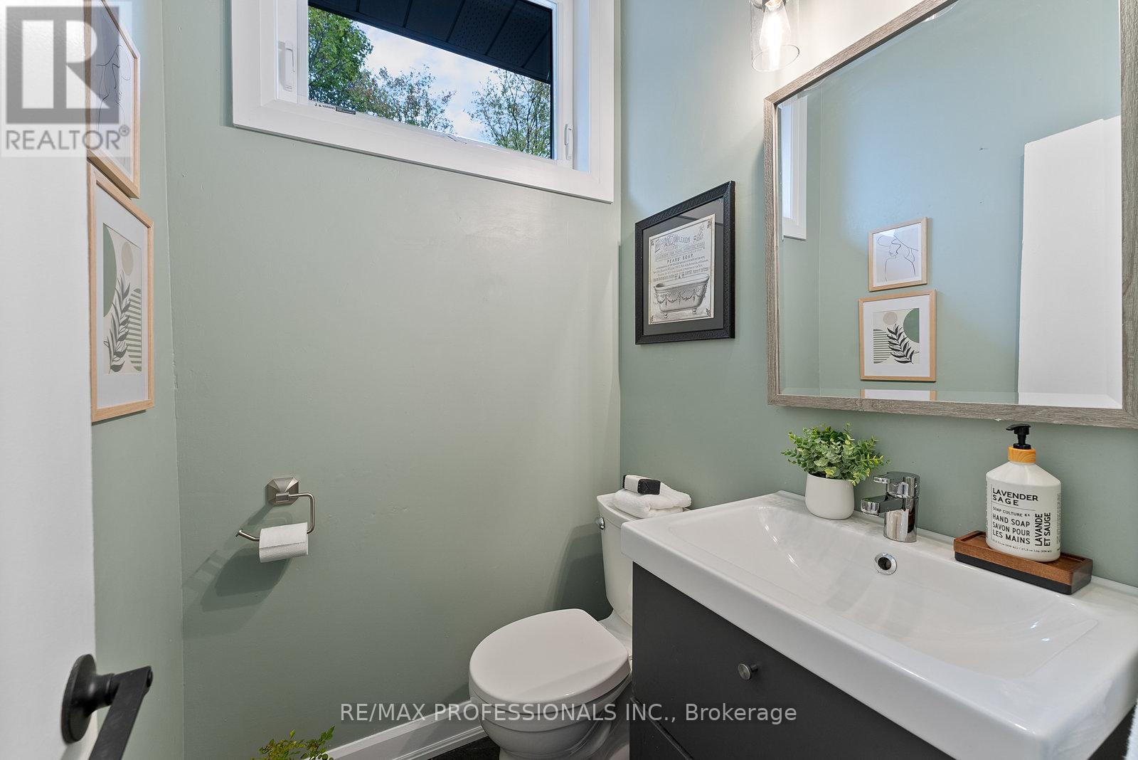 18 Lavington Drive, Toronto, Ontario  M9R 2G9 - Photo 21 - W12488680