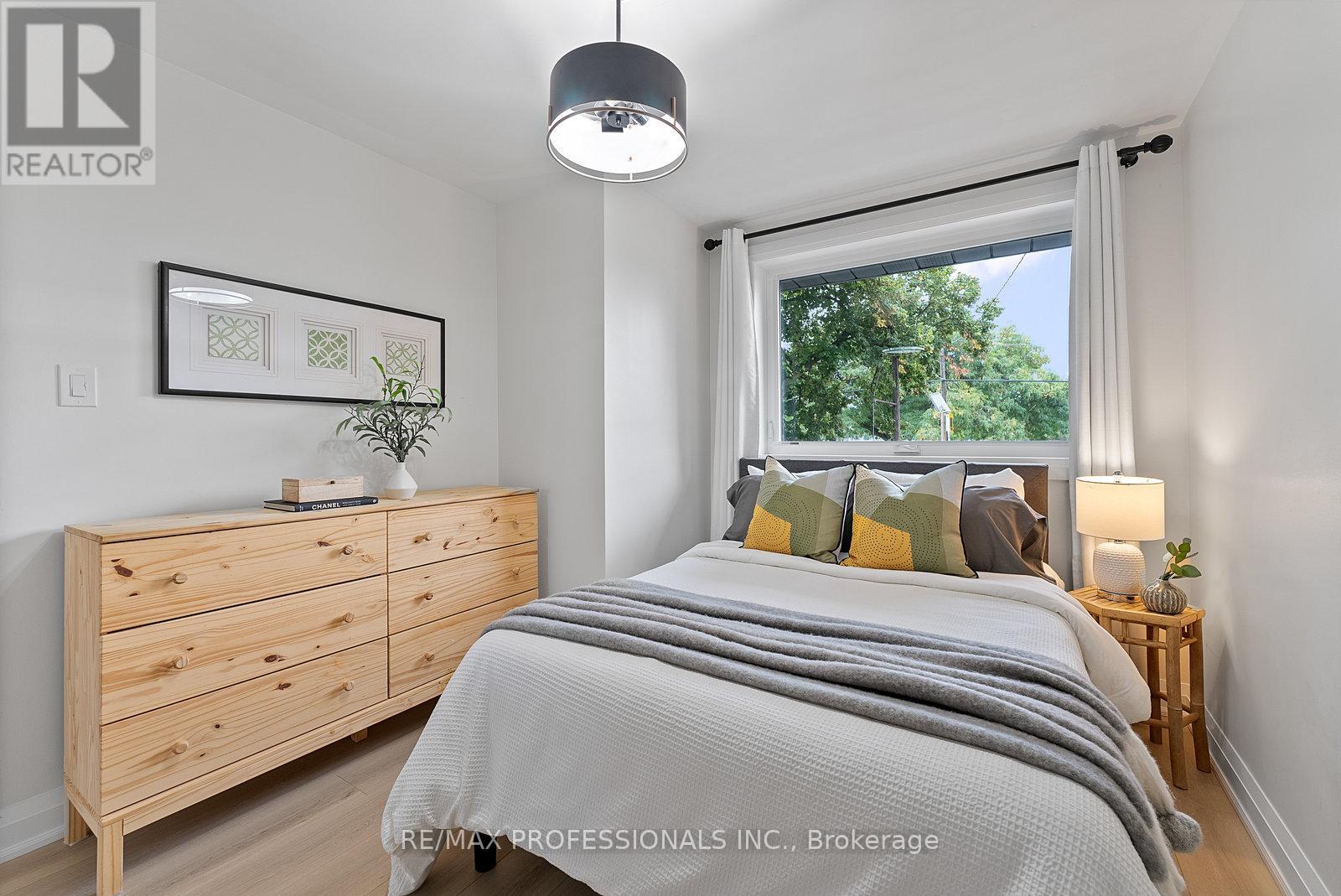 18 Lavington Drive, Toronto, Ontario  M9R 2G9 - Photo 24 - W12488680