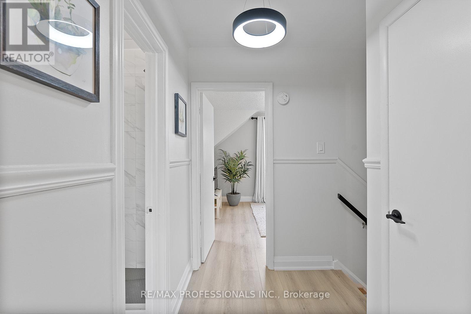 18 Lavington Drive, Toronto, Ontario  M9R 2G9 - Photo 25 - W12488680