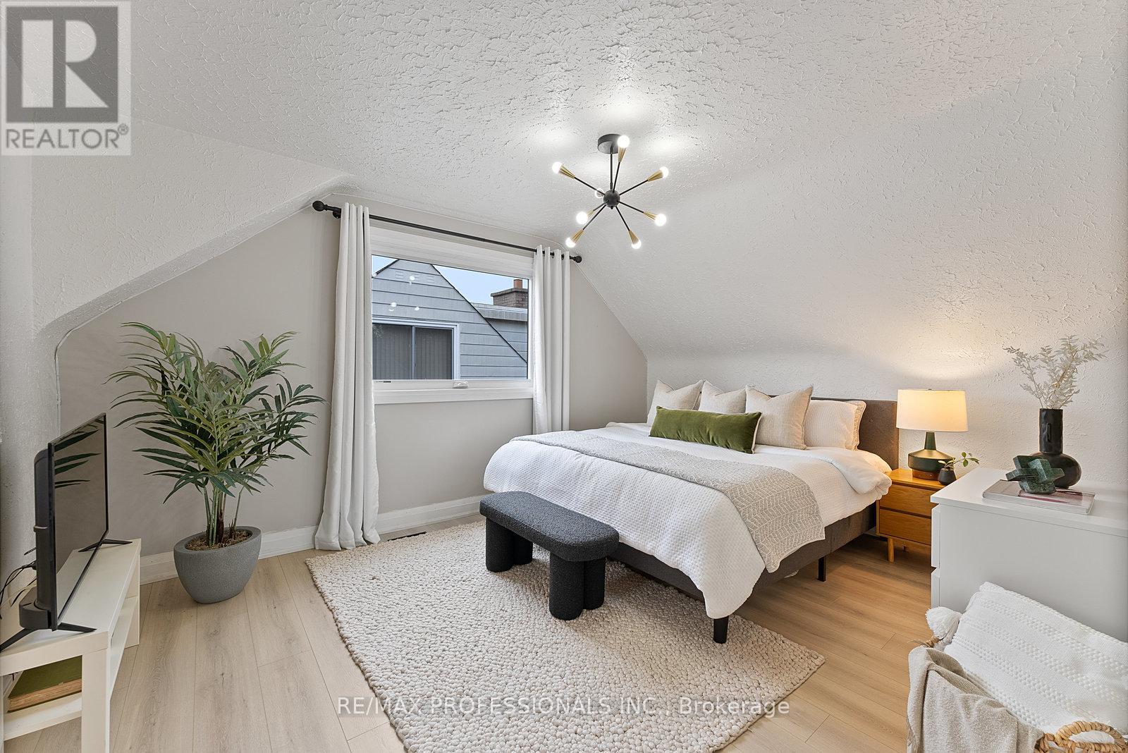 18 Lavington Drive, Toronto, Ontario  M9R 2G9 - Photo 26 - W12488680