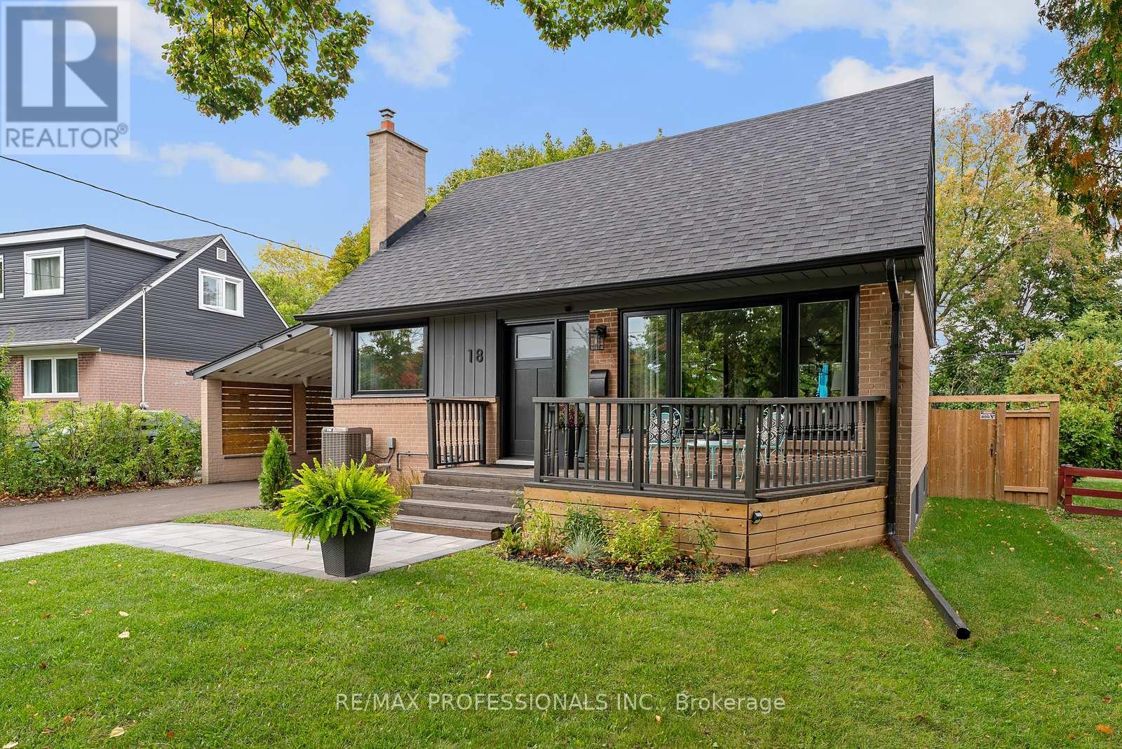 18 Lavington Drive, Toronto, Ontario  M9R 2G9 - Photo 3 - W12488680