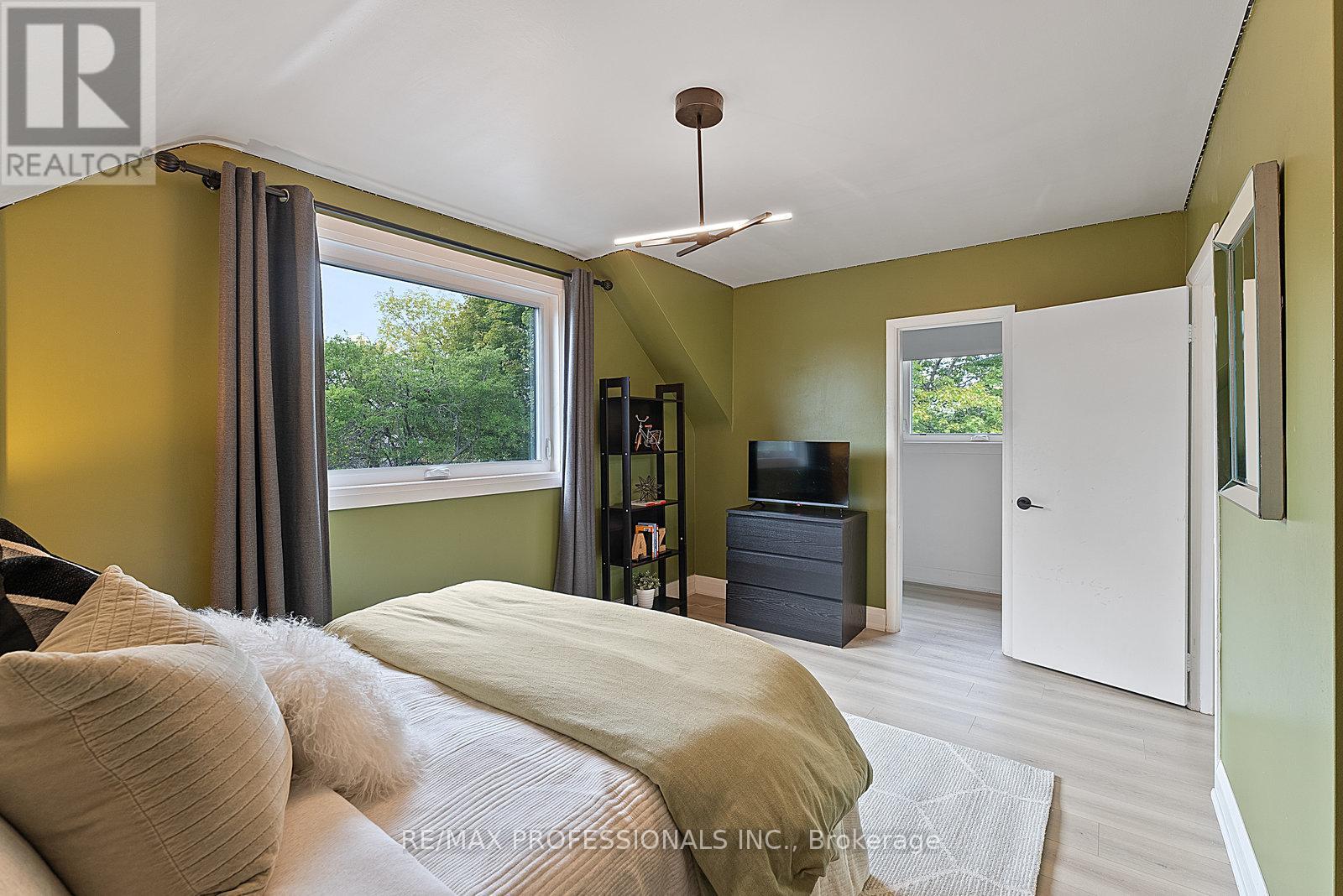 18 Lavington Drive, Toronto, Ontario  M9R 2G9 - Photo 31 - W12488680