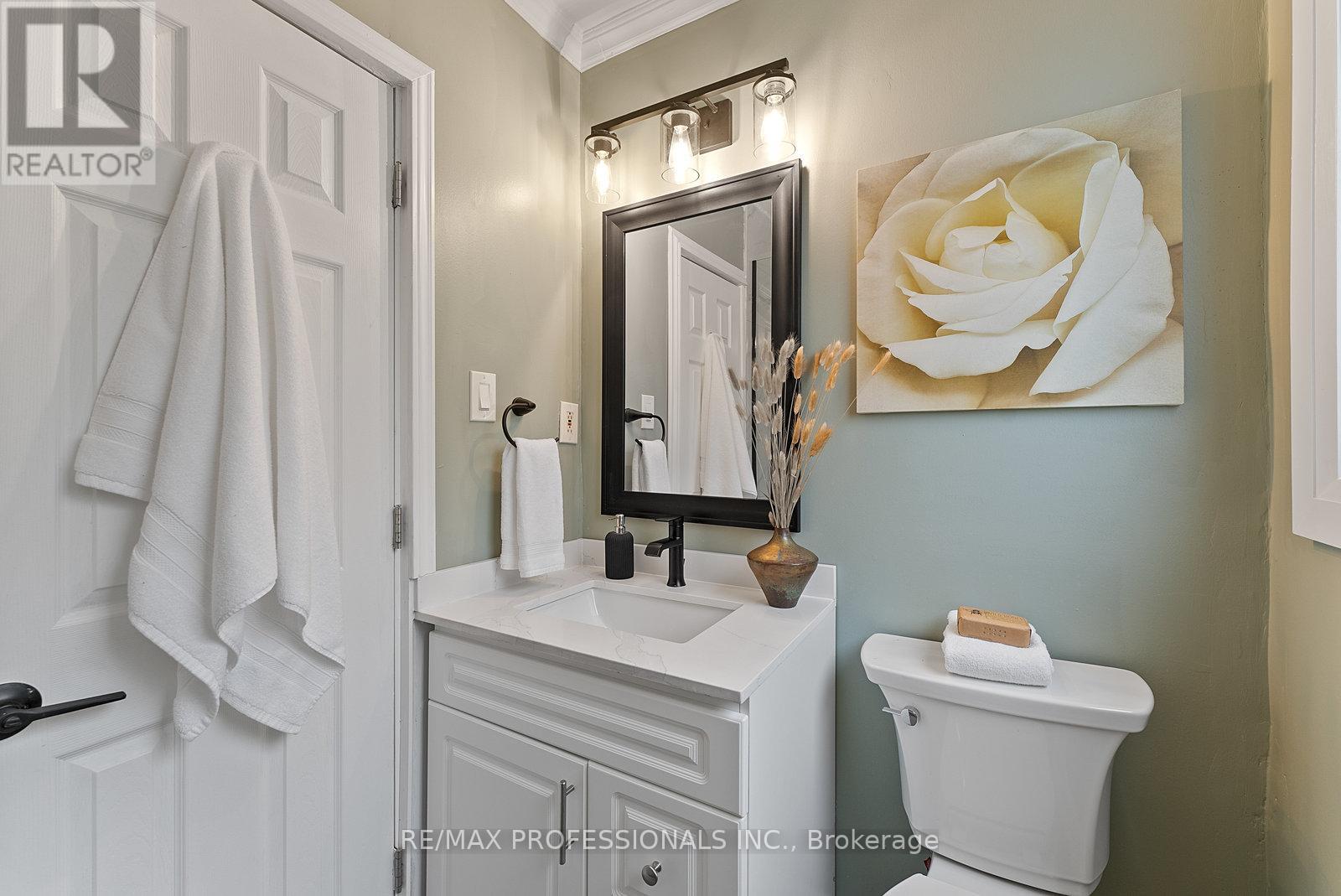 18 Lavington Drive, Toronto, Ontario  M9R 2G9 - Photo 32 - W12488680