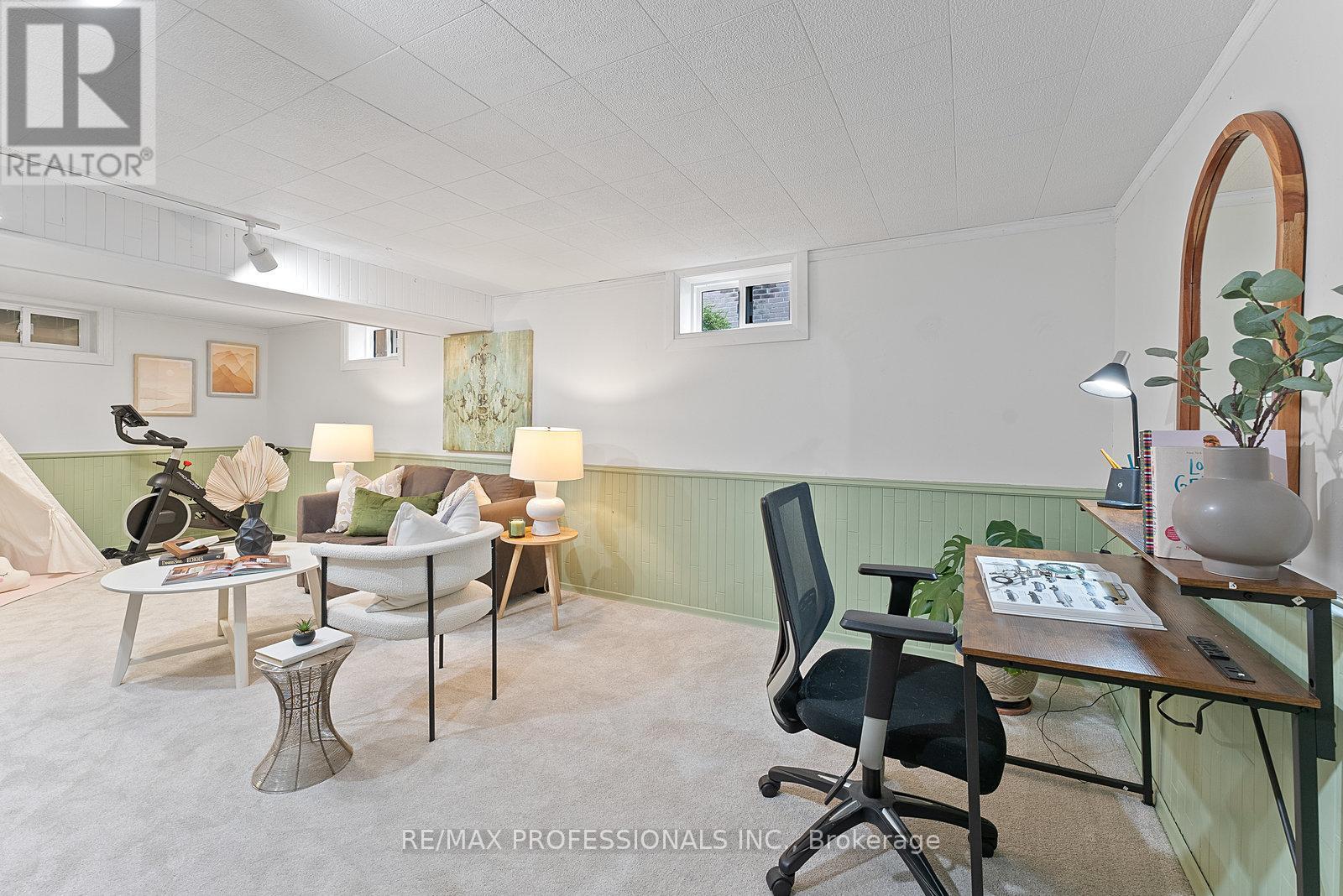 18 Lavington Drive, Toronto, Ontario  M9R 2G9 - Photo 33 - W12488680