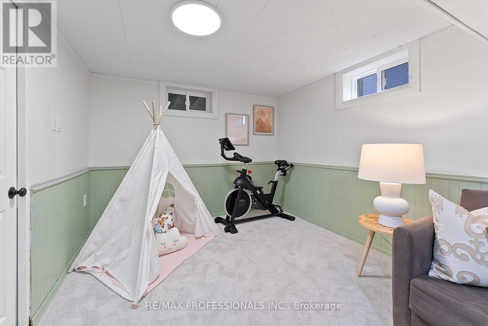 18 Lavington Drive, Toronto, Ontario  M9R 2G9 - Photo 35 - W12488680