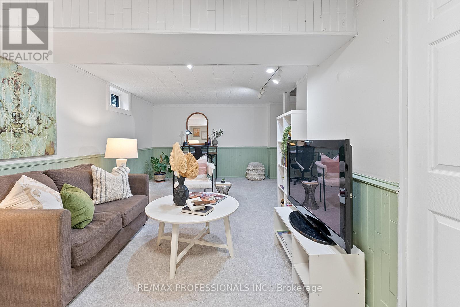 18 Lavington Drive, Toronto, Ontario  M9R 2G9 - Photo 36 - W12488680