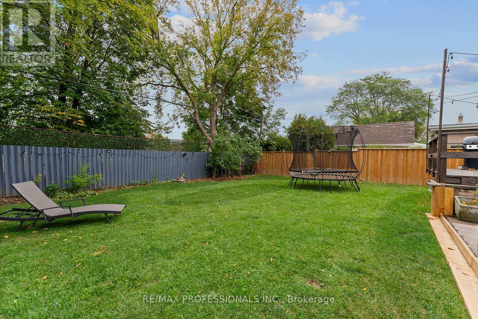 18 Lavington Drive, Toronto, Ontario  M9R 2G9 - Photo 39 - W12488680