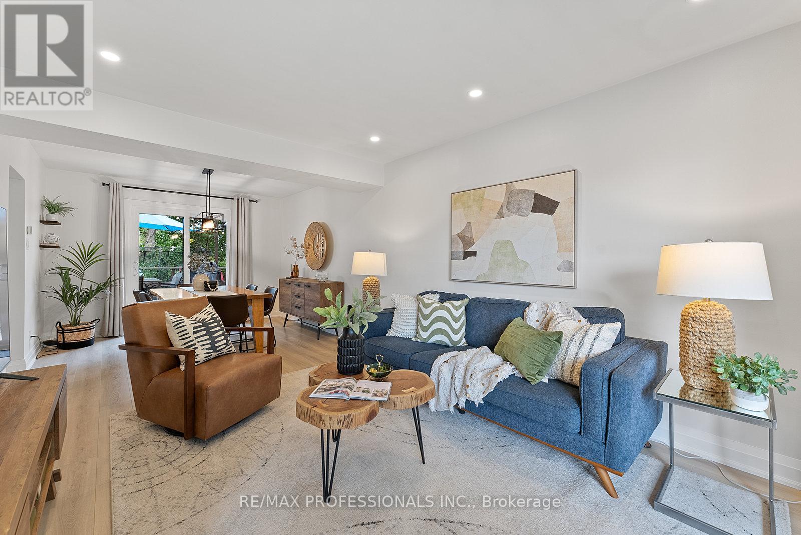 18 Lavington Drive, Toronto, Ontario  M9R 2G9 - Photo 9 - W12488680