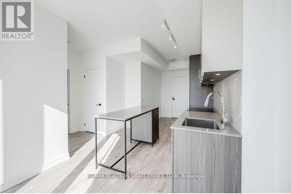 1316 - 220 Missinnihe Way, Mississauga, Ontario  L5H 0A9 - Photo 11 - W12488704