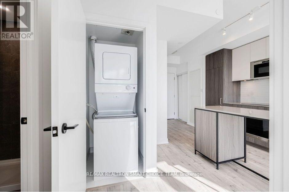 1316 - 220 Missinnihe Way, Mississauga, Ontario  L5H 0A9 - Photo 14 - W12488704