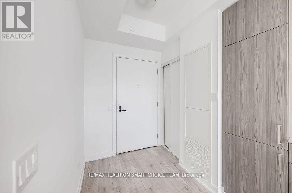 1316 - 220 Missinnihe Way, Mississauga, Ontario  L5H 0A9 - Photo 6 - W12488704