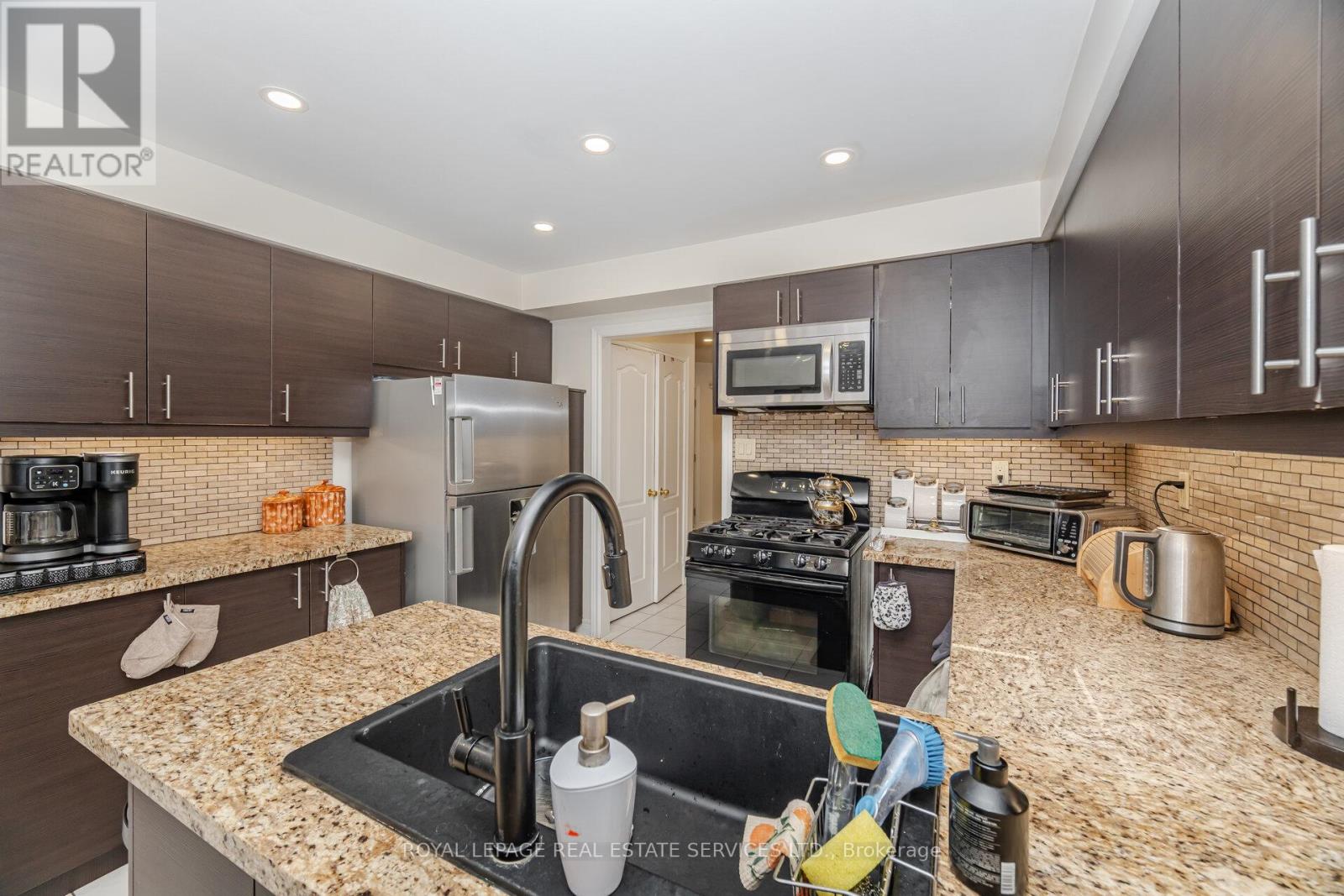 52 Wildberry Crescent, Brampton, Ontario  L6R 1J9 - Photo 12 - W12488734