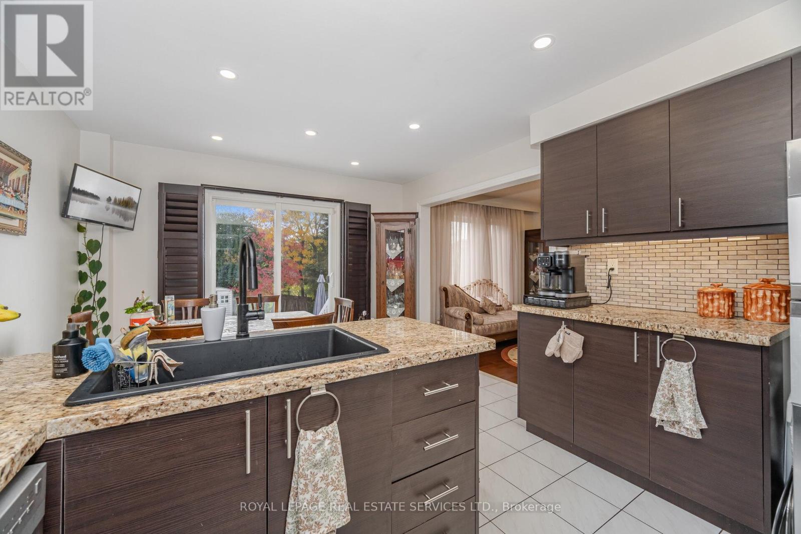 52 Wildberry Crescent, Brampton, Ontario  L6R 1J9 - Photo 13 - W12488734