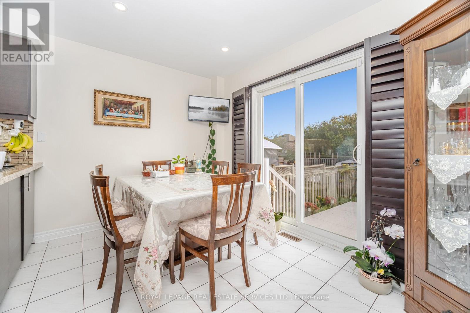 52 Wildberry Crescent, Brampton, Ontario  L6R 1J9 - Photo 9 - W12488734