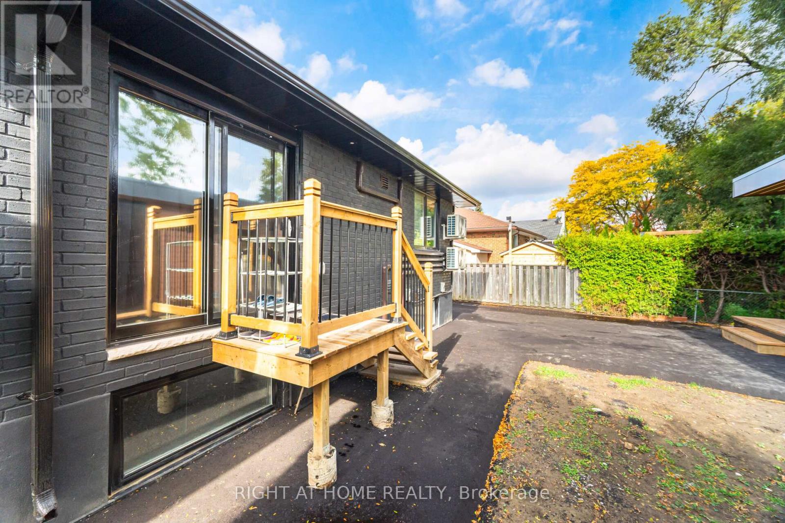 25 Templar Drive, Toronto, Ontario  M9R 3C6 - Photo 17 - W12488736