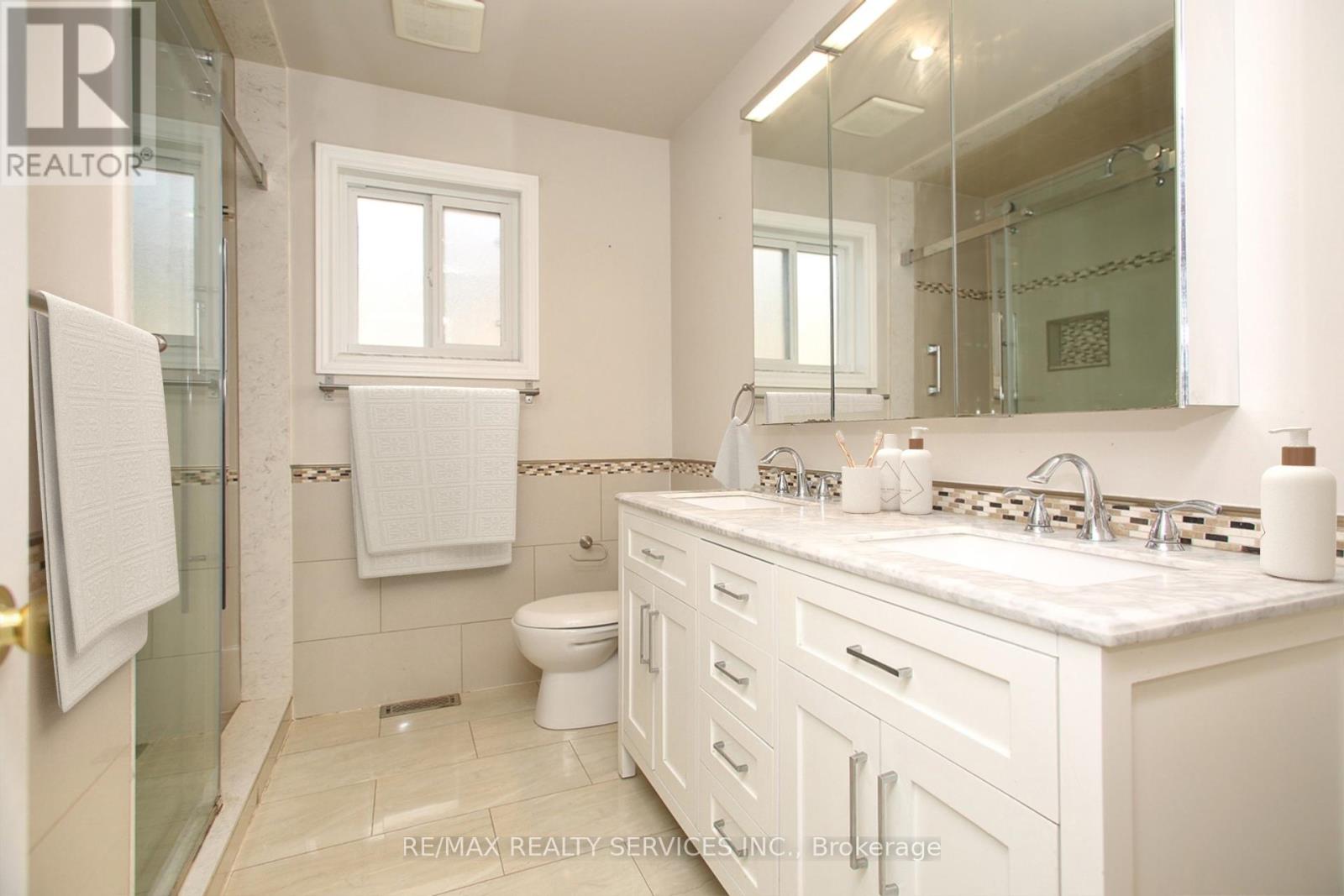 5606 Cosmic Crescent, Mississauga, Ontario  L4Z 3N7 - Photo 14 - W12488748