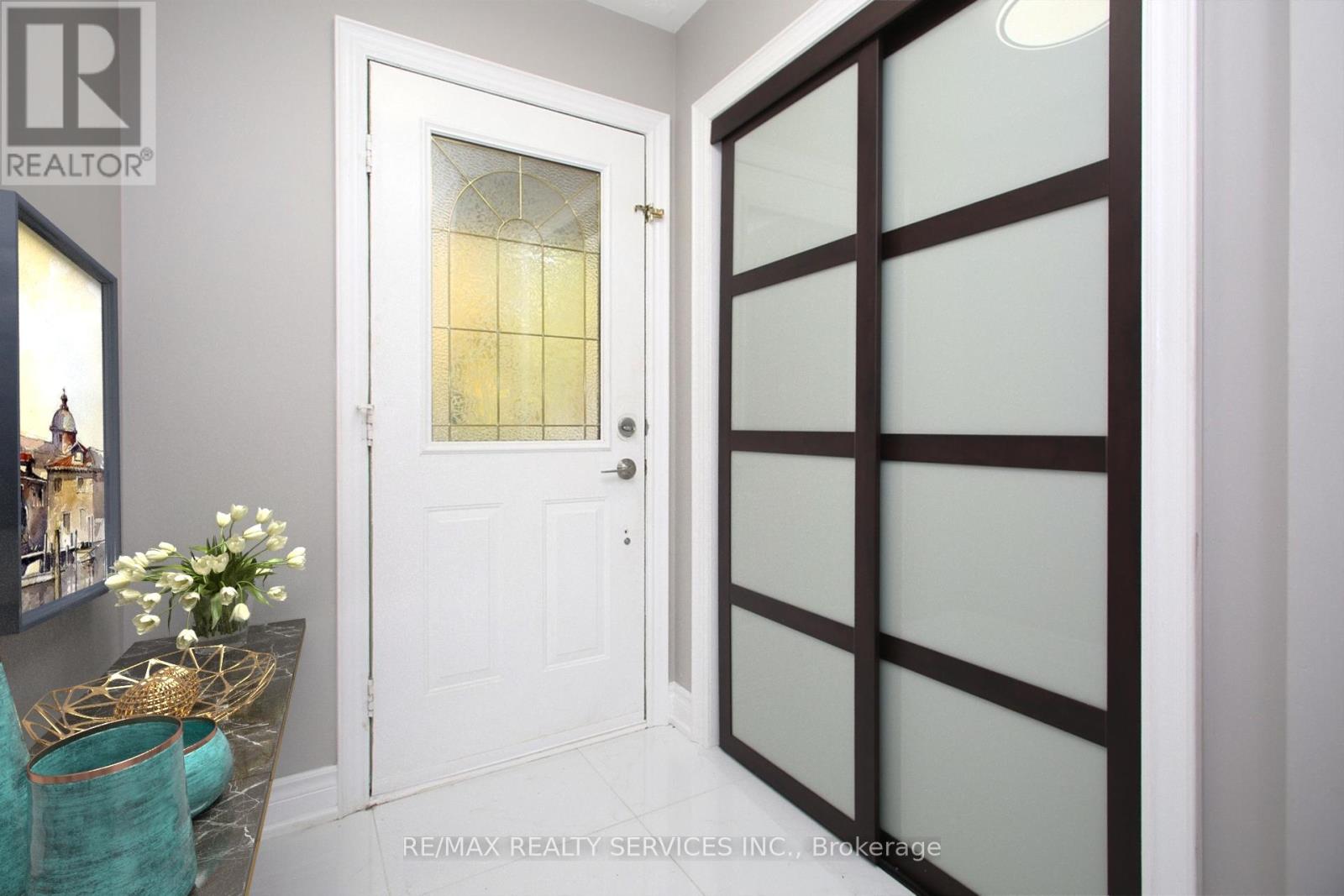 5606 Cosmic Crescent, Mississauga, Ontario  L4Z 3N7 - Photo 2 - W12488748