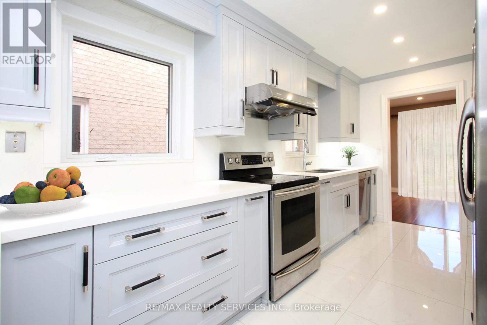 5606 Cosmic Crescent, Mississauga, Ontario  L4Z 3N7 - Photo 7 - W12488748