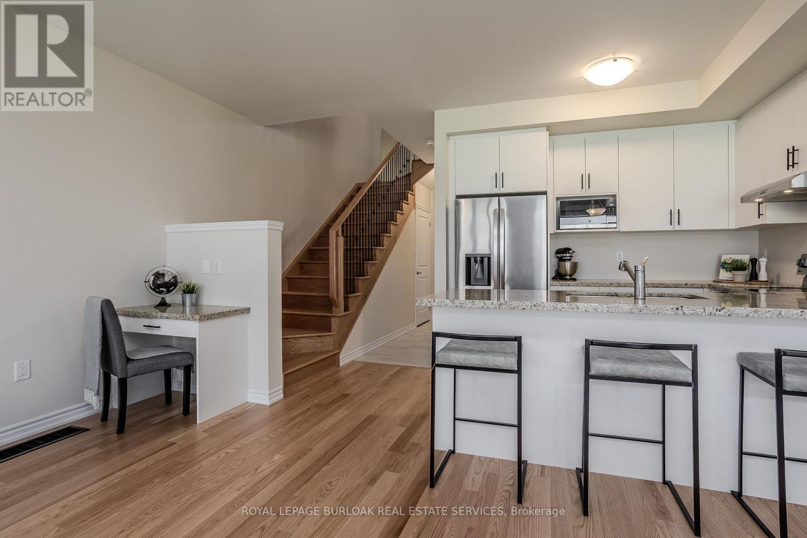 1407 Oakmont Common, Burlington, Ontario  L7P 0V8 - Photo 13 - W12488750