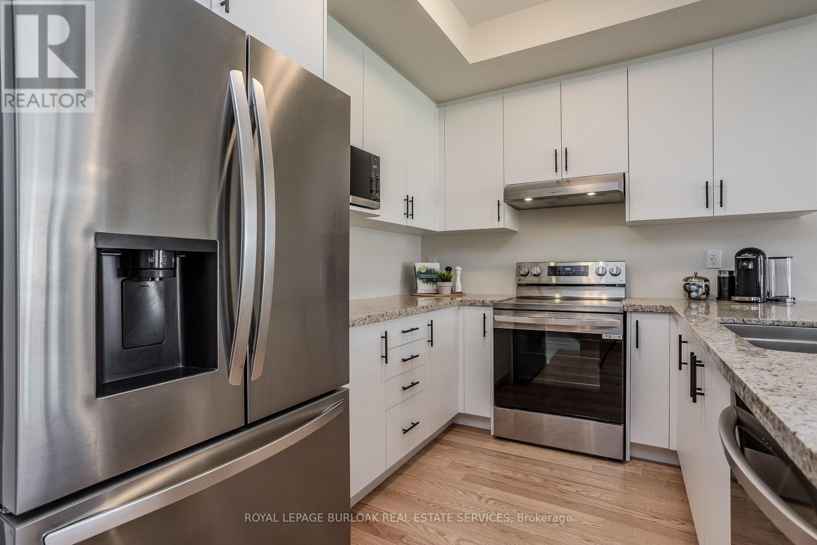 1407 Oakmont Common, Burlington, Ontario  L7P 0V8 - Photo 7 - W12488750