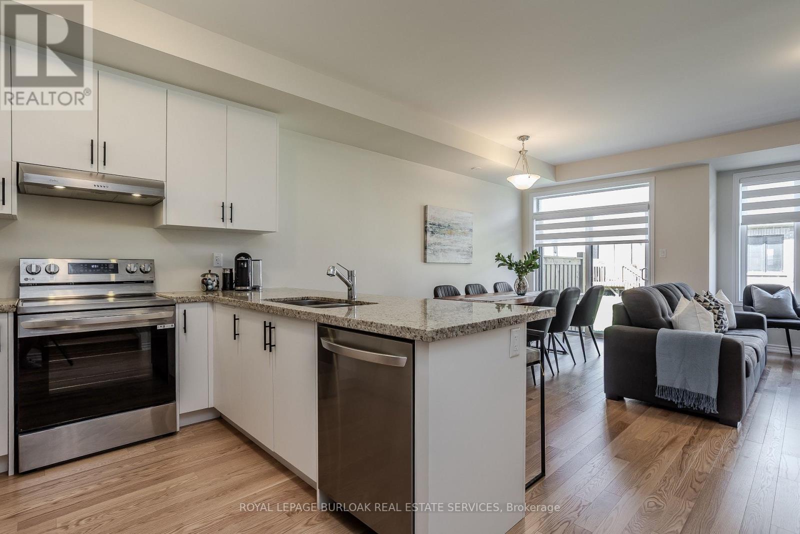 1407 Oakmont Common, Burlington, Ontario  L7P 0V8 - Photo 8 - W12488750