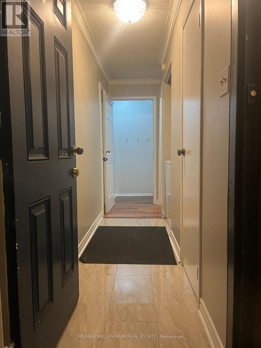 Bsmt - 18 Junewood Crescent, Brampton, Ontario  L6S 3T6 - Photo 2 - W12488752