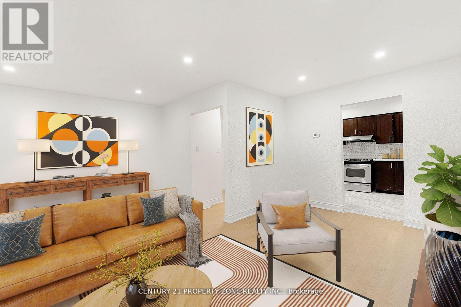 96 Centre Street N, Brampton, Ontario  L6V 2Z3 - Photo 1 - W12488756