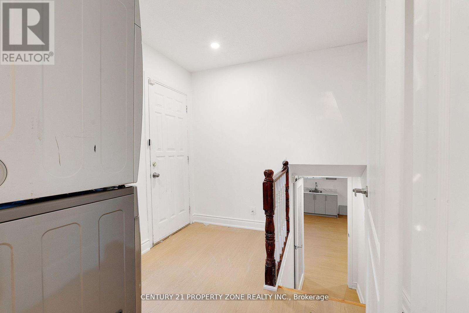 96 Centre Street N, Brampton, Ontario  L6V 2Z3 - Photo 10 - W12488756