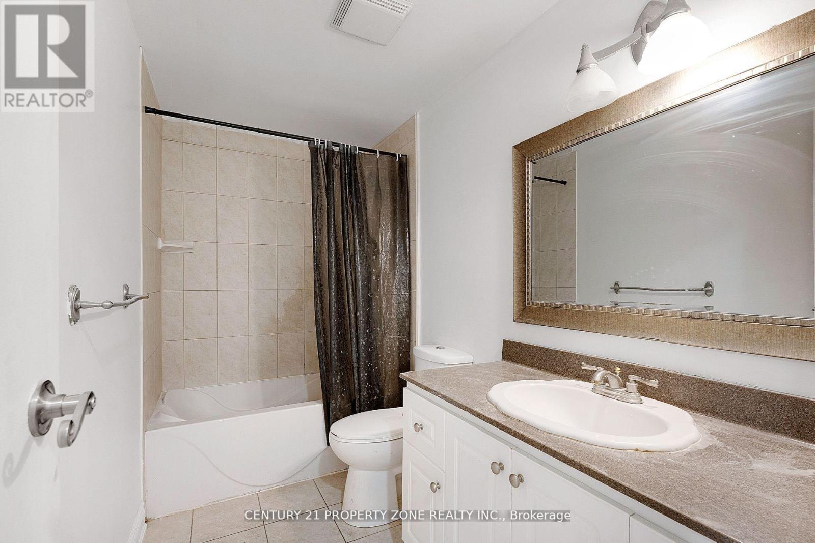 96 Centre Street N, Brampton, Ontario  L6V 2Z3 - Photo 11 - W12488756