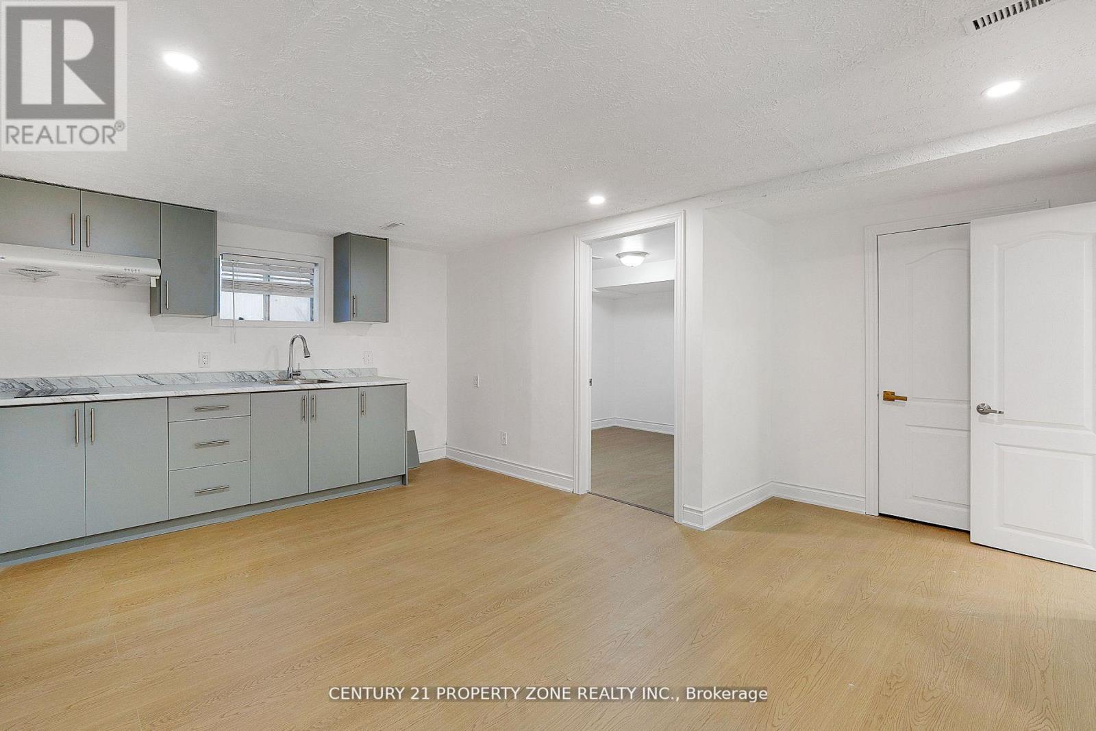 96 Centre Street N, Brampton, Ontario  L6V 2Z3 - Photo 13 - W12488756