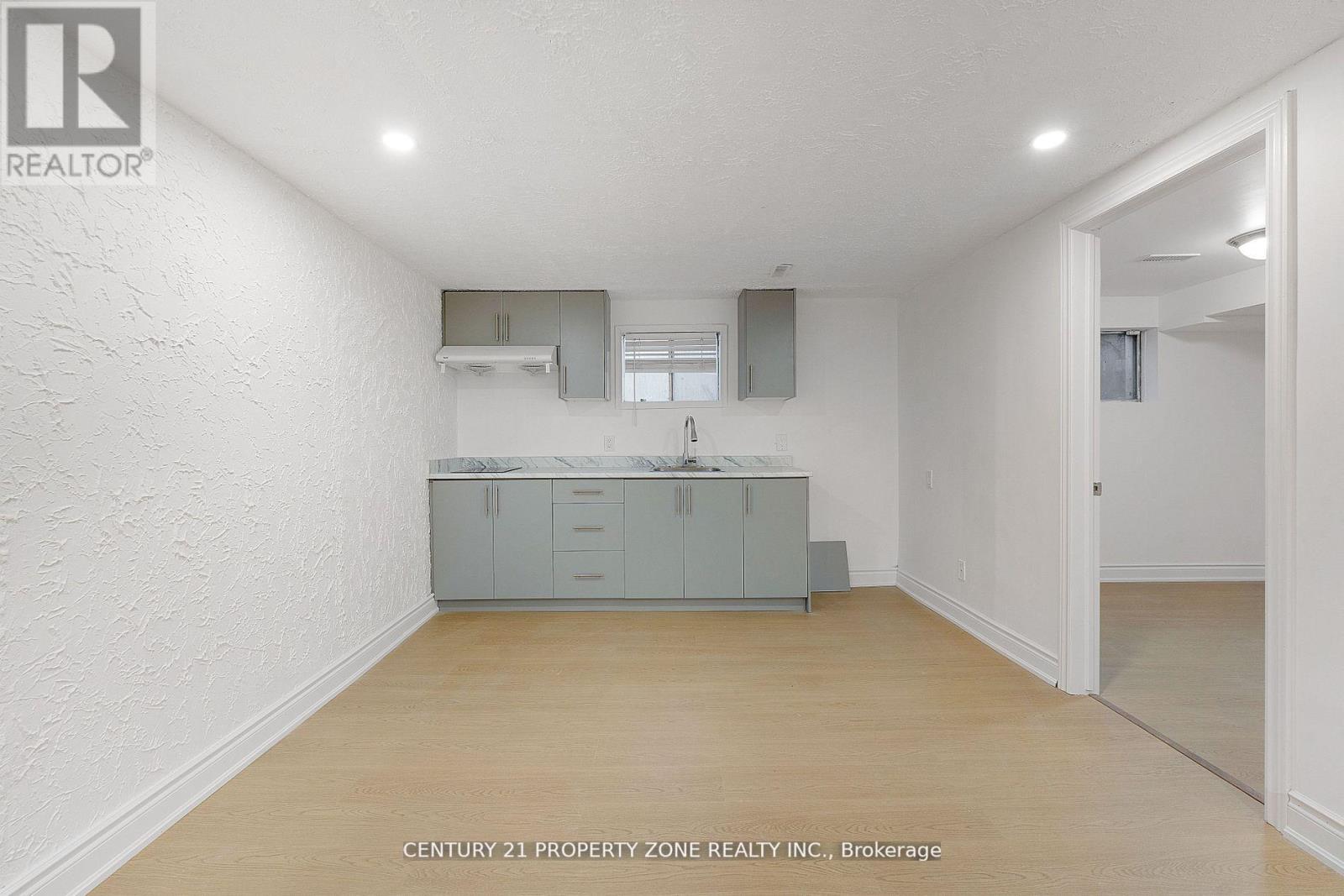 96 Centre Street N, Brampton, Ontario  L6V 2Z3 - Photo 14 - W12488756