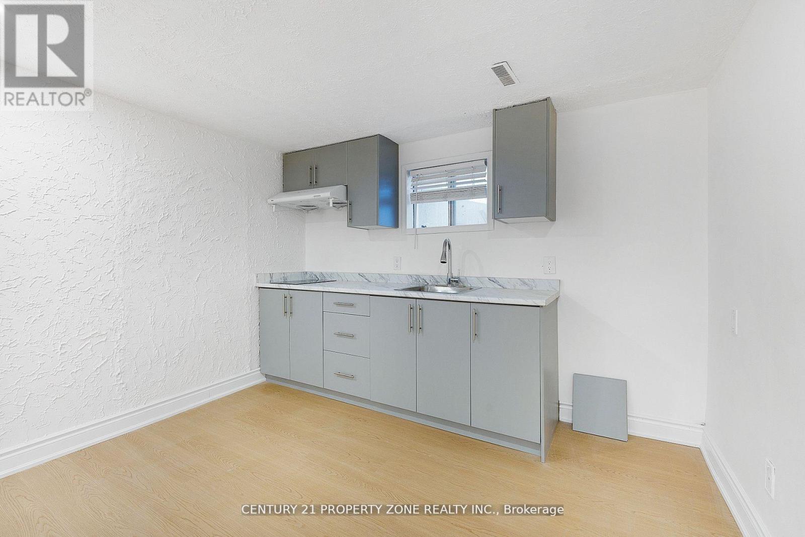 96 Centre Street N, Brampton, Ontario  L6V 2Z3 - Photo 15 - W12488756