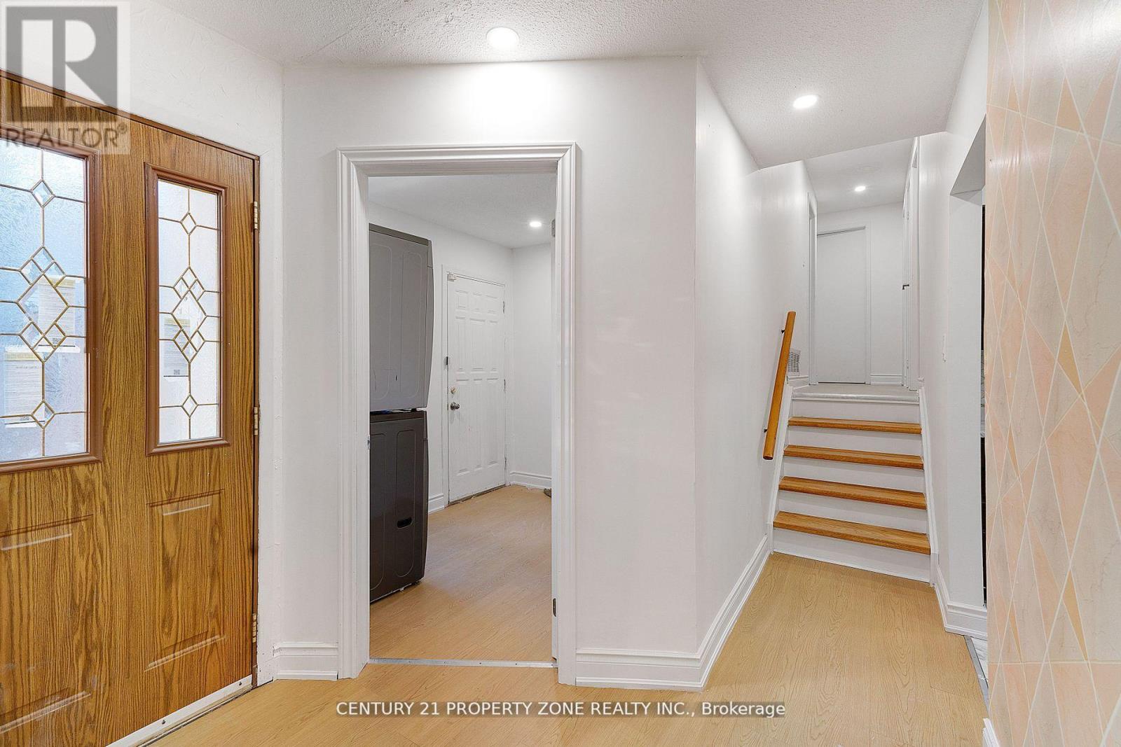 96 Centre Street N, Brampton, Ontario  L6V 2Z3 - Photo 7 - W12488756