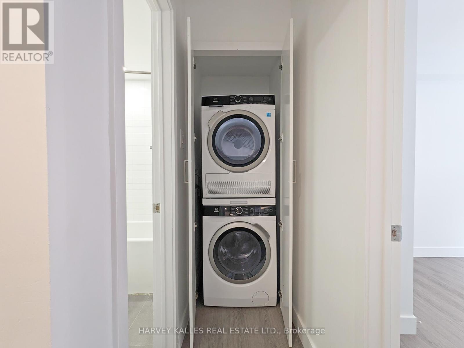 68 Fifteenth Street, Toronto, Ontario  M8V 3J6 - Photo 9 - W12488792