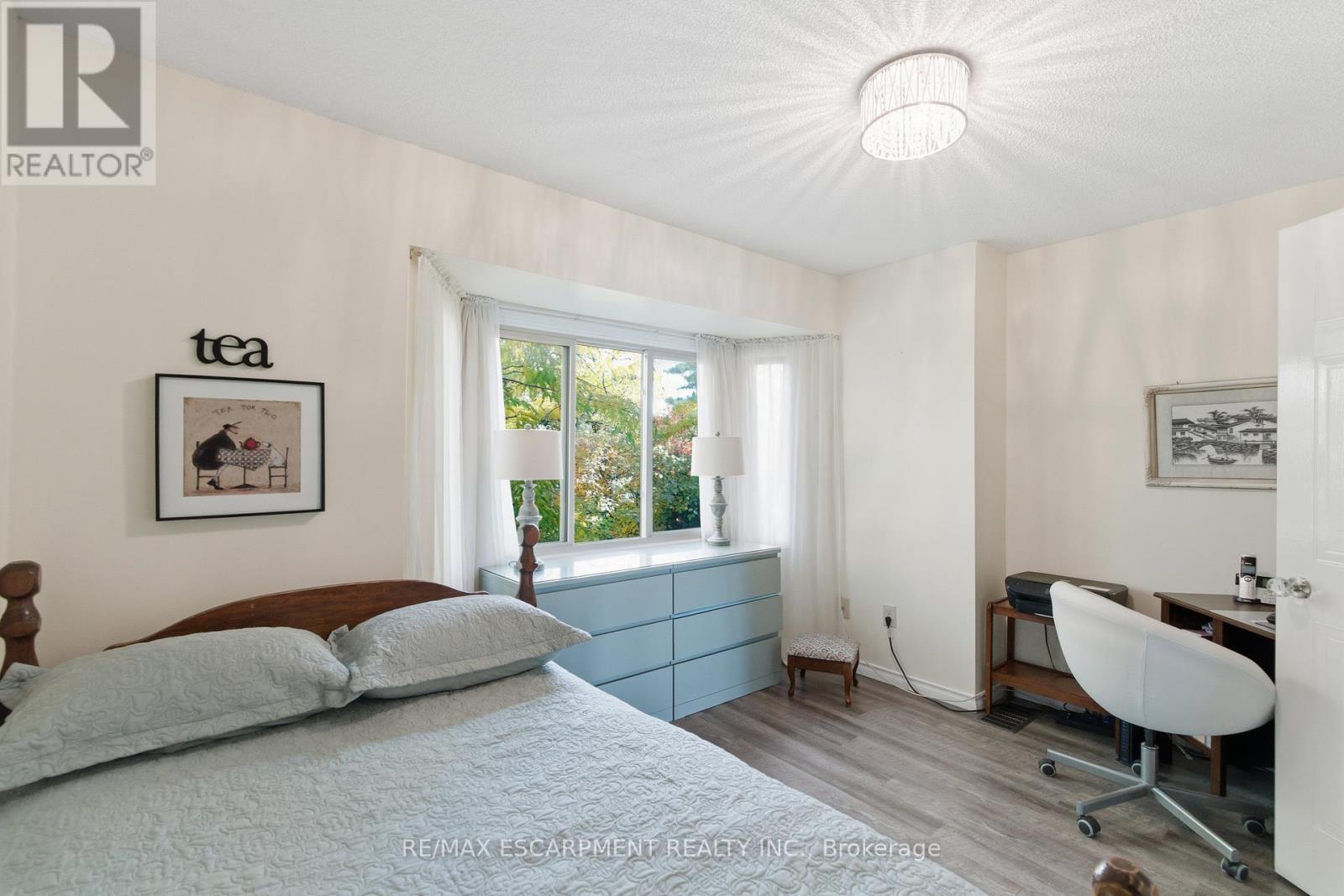 537 - 895 Maple Avenue, Burlington, Ontario  L7S 2H7 - Photo 12 - W12488800